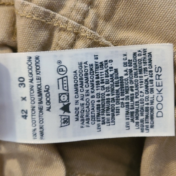 Men's Dockers  D3 Classic Khaki Pants. Size 42X30 - Picture 4 of 4